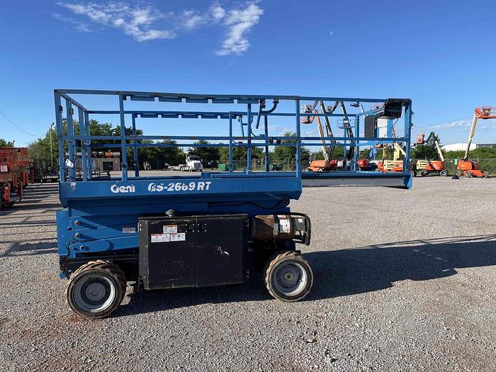 Used Scissor Lift-26' 4Wd Engine/