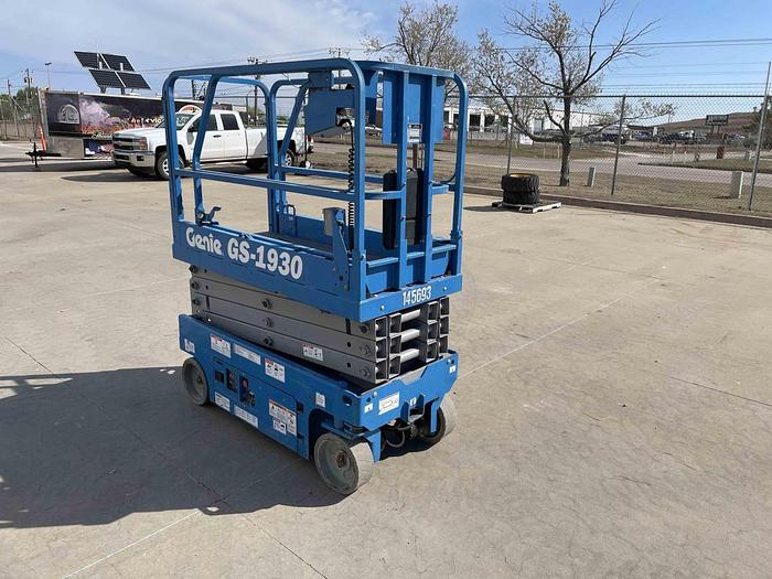 Used Scissor Lift-19' 2Wd Electric