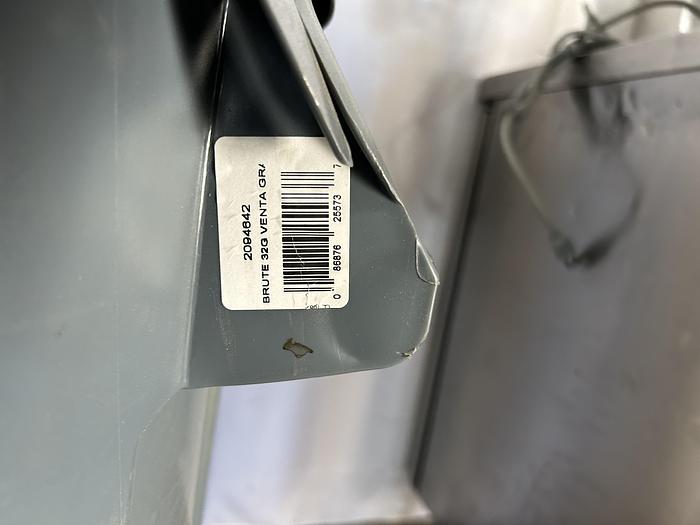 Used RUBBERMAID BRUTE 32Q