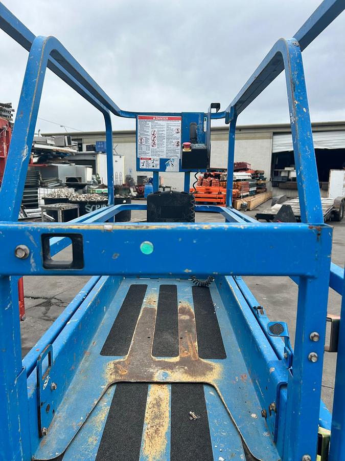 Used GENIE GS- 1930 SCISSOR LIFT