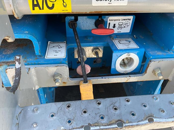 Used BLUE SCISSOR LIFT, GENIE / GS-1930