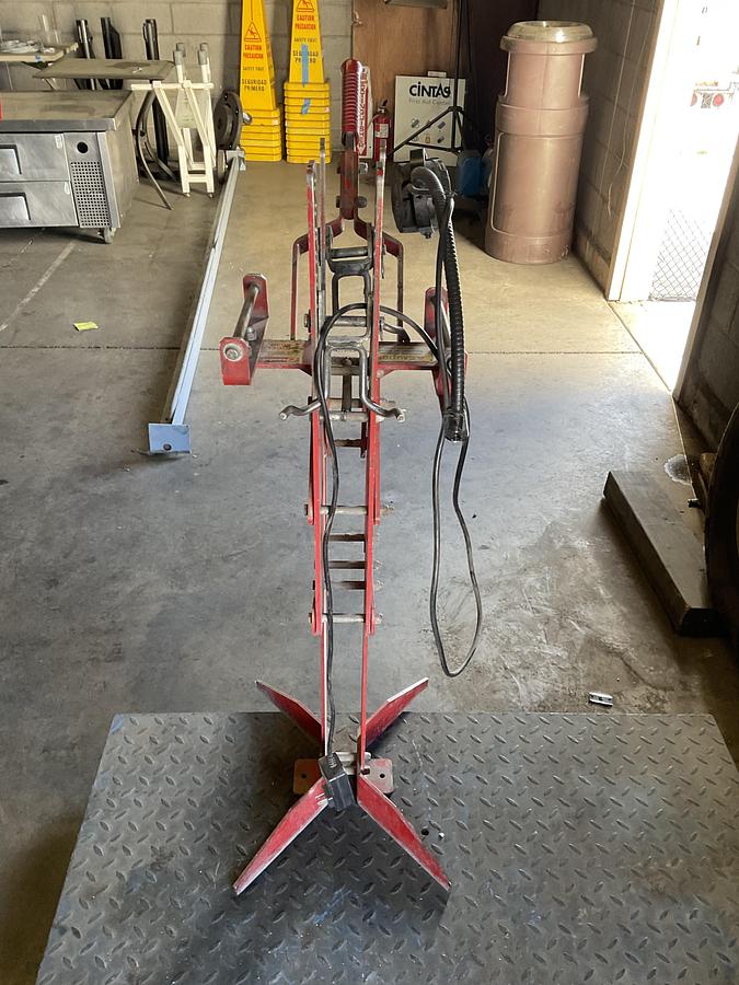 Used BRANICK PASSENGER TIRE SPREADER – MANUAL OPERATION