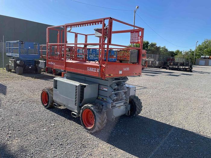 Used Scissor Lift-32' 4Wd Engine*