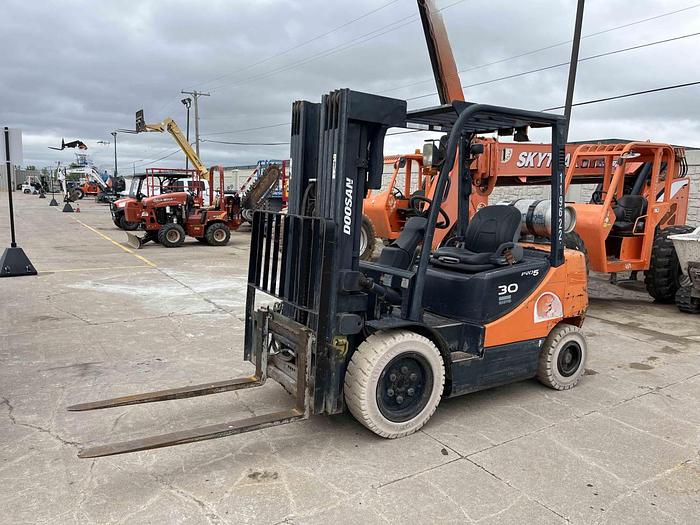 Used Forklift-20' 4,500# 2Wd Straight Mast