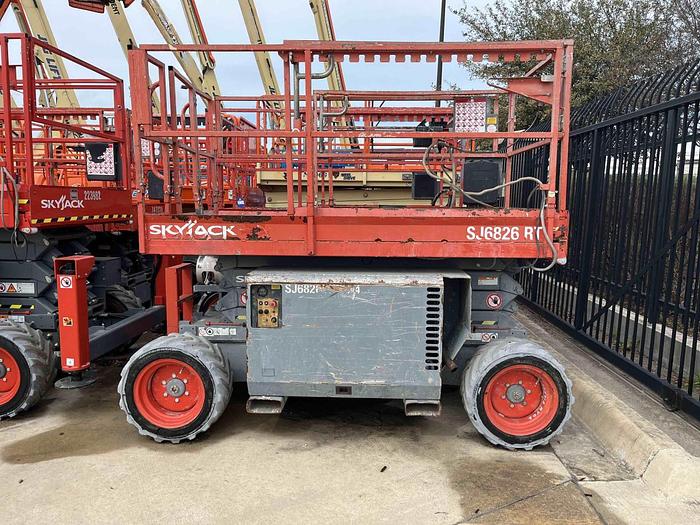 Used Scissor Lift-26' 4Wd Engine