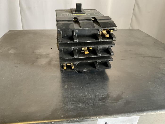 Used CIRCUIT BREAKER SQUARE D FH 20A, MODEL FH36020