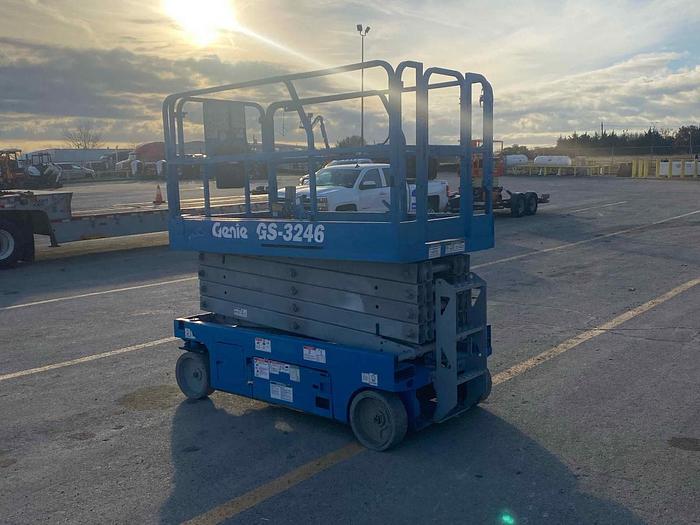 Used Scissor Lift-32' 2Wd Standard Electric