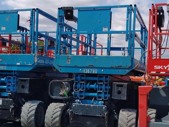 Used Scissor Lift-32' 4Wd Engine*