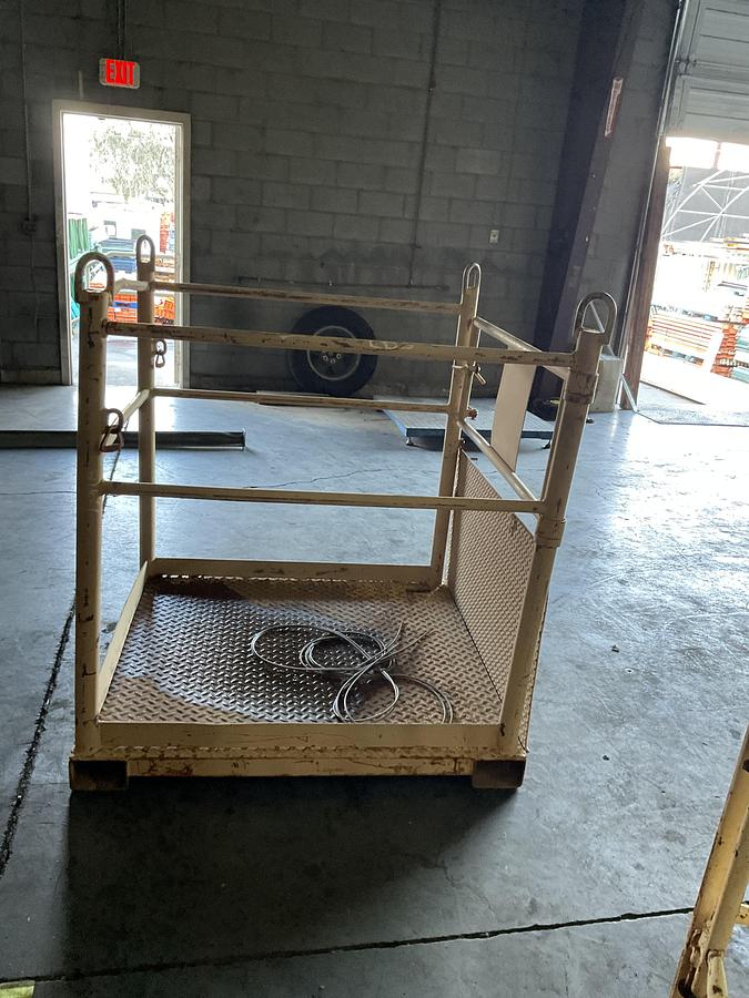 Used FORKLIFT PERSONNEL SAFETY BASKET – STEEL CONSTRUCTION