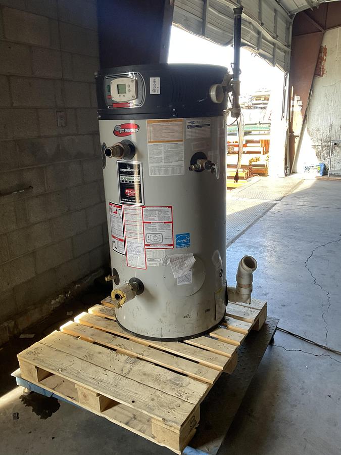 Used BRADFORD WHITE ECO MAGNUM EF SERIES 60 GALLON NATURAL GAS WATER HEATER – 125,000 BTU/HR, ULTRA HIGH EFFICIENCY