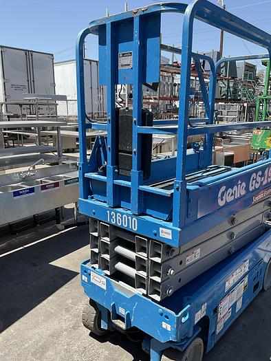 Used BLUE SCISSOR LIFT, GENIE / GS-1930