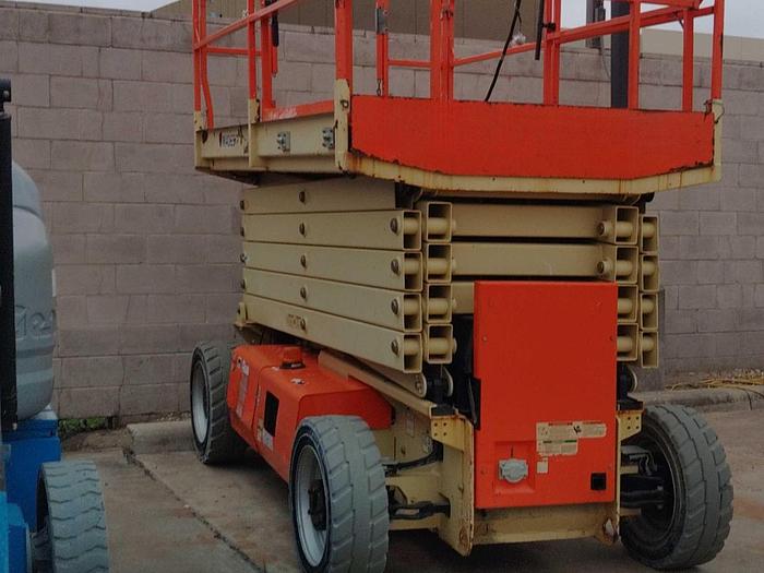 Used Scissor Lift-40' 4Wd Hybrid Electric