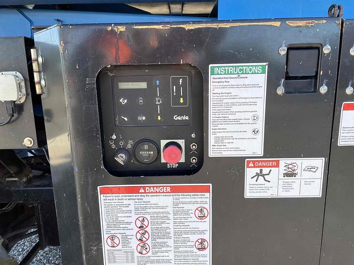 Used Scissor Lift-26' 4Wd Engine/