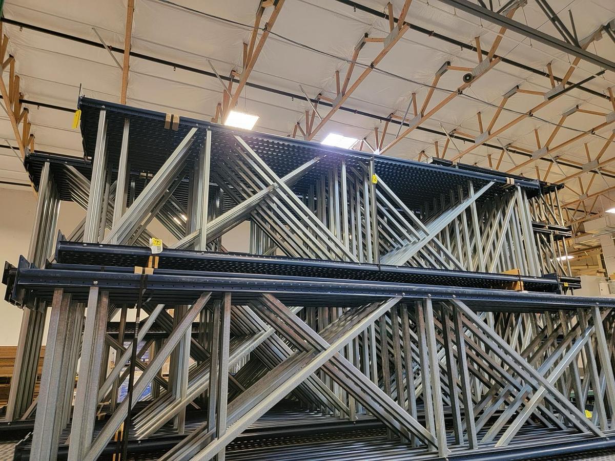 16FT BY 48IN BRAND-NEW BOLTED TEARDROP UPRIGHTS