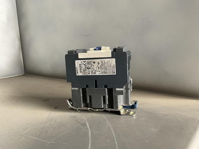 Used SCHNEIDER ELECTRIC CONTACTOR 3 POLE; LC1D40 !