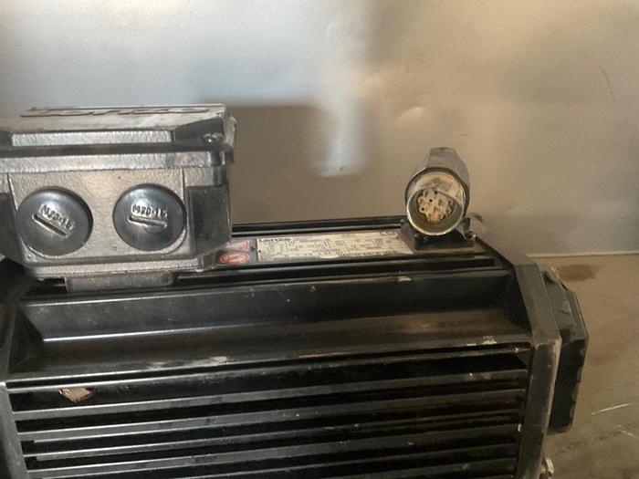 Used LENZE ELECTRIC GEAR MOTOR, KW 2.00; 330 VOLTS-GST06-2S VBR071C03 !