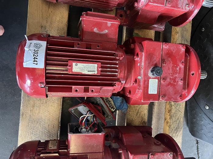 Used FLENDER AC GEAR MOTOR, 8718308/01,KW:1.5; PH:3; RPM:1715 !