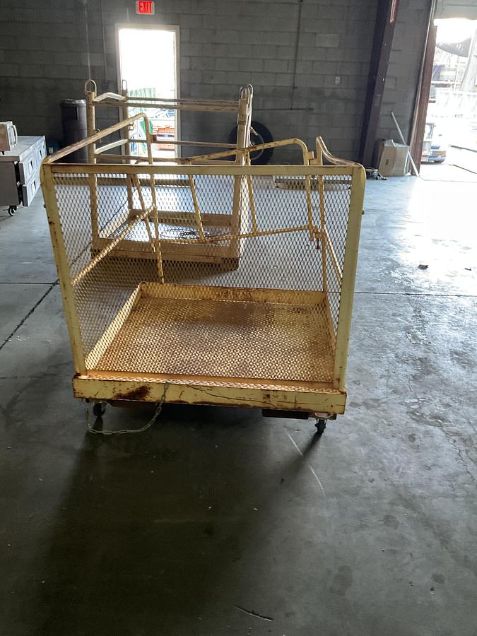 Used FORKLIFT SAFETY WORK PLATFORM – STEEL PERSONNEL BASKET