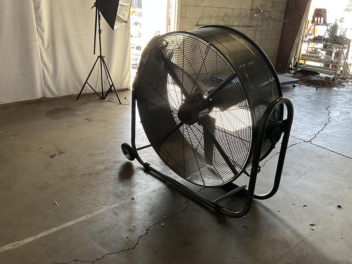Used DAYTON COMMERCIAL FAN; MODEL 1YNW6A; 120VAC/60HZ/615W