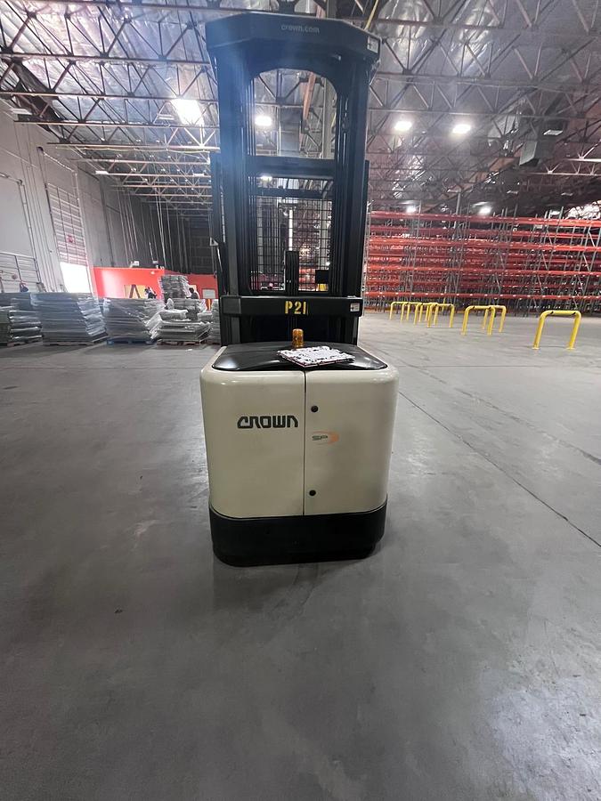 Used CROWN SP3400SERIES PICKER