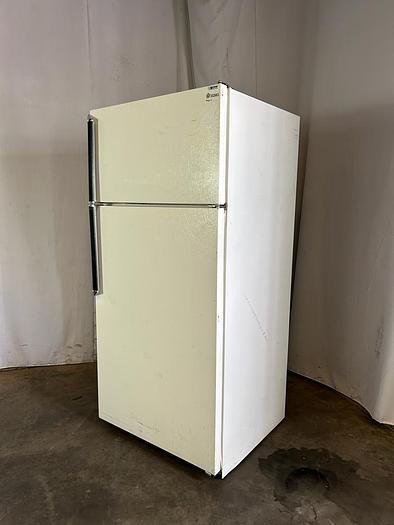 Used KENMORE TOP FREEZER REFRIGERATOR !