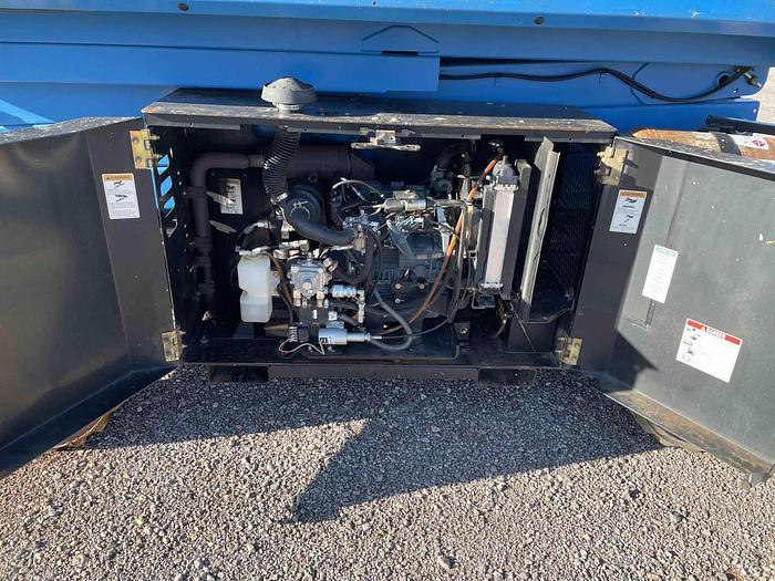 Used Scissor Lift-26' 4Wd Engine/