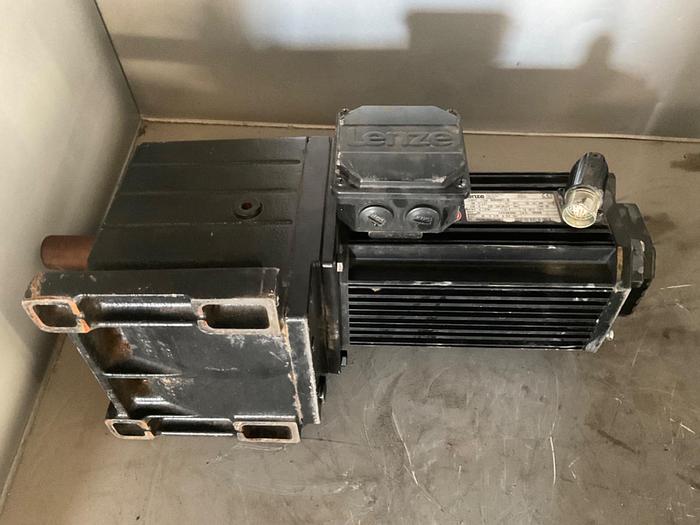 Used LENZE ELECTRIC GEAR MOTOR, KW 2.00; 330 VOLTS-GST06-2S VBR071C03 !