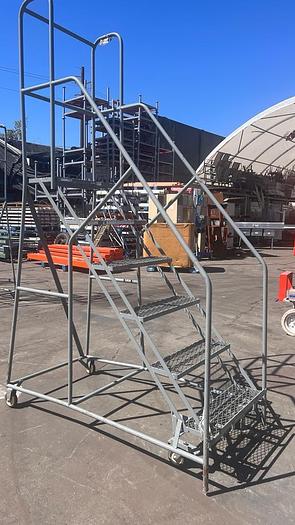 Used 6 STEP INDUSTRIAL LADDER !