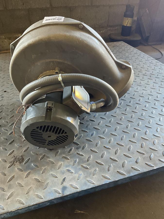 Used AMERICAN FAN CO. SC-800 INDUSTRIAL CENTRIFUGAL BLOWER WITH MARATHON MOTOR – 1/2 HP, 208–230/460V, 3-PHASE