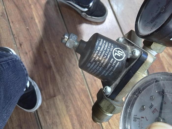 Used COMPRESSOR GAS REGULATOR !