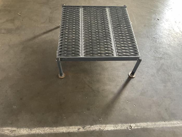 Used 9IN STATIONARY WORK PLATFORM !
