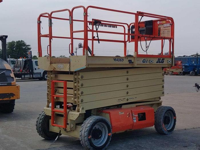 Used Scissor Lift-40' 4Wd Hybrid Electric