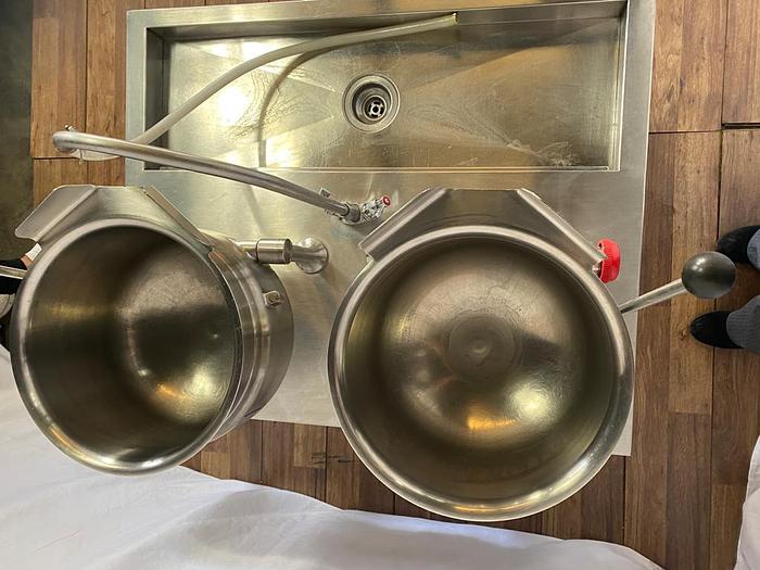 Used CLEVELAND DUAL 6 GALLON DIRECT STEAM TILTILNG KETTLE ON STAND WITH SINK  SD-1050-K6 !