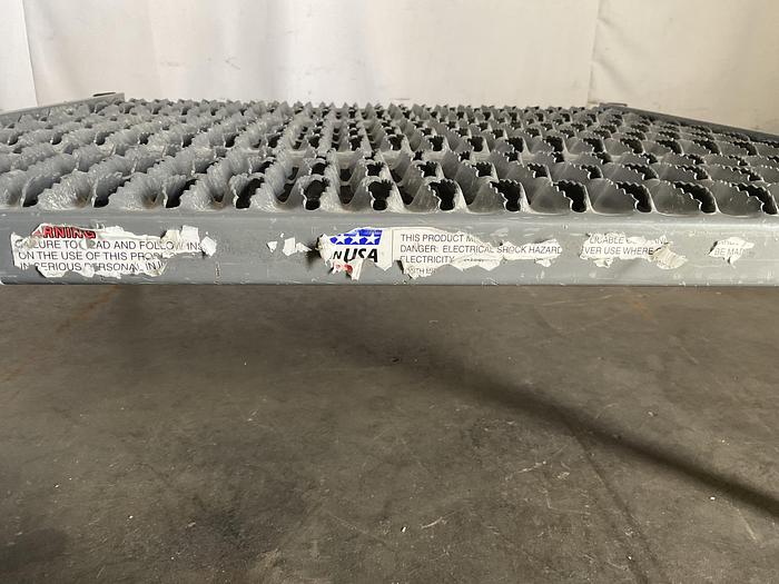 Used 9IN STATIONARY WORK PLATFORM !