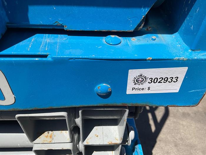 Used BLUE SCISSOR LIFT, GENIE / GS-1930