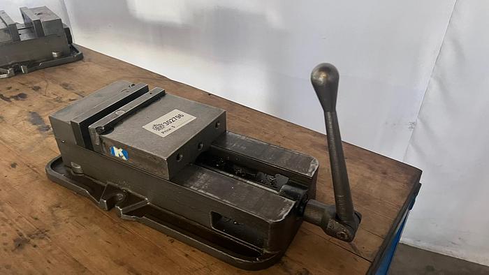 Used KURT VISE-D675