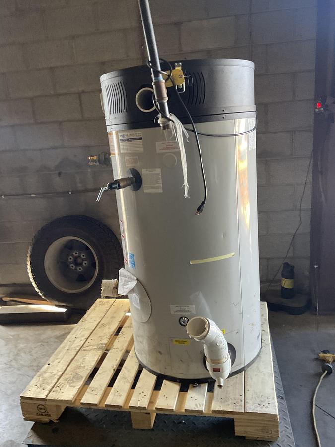 Used BRADFORD WHITE ECO MAGNUM EF SERIES 60 GALLON NATURAL GAS WATER HEATER – 125,000 BTU/HR, ULTRA HIGH EFFICIENCY