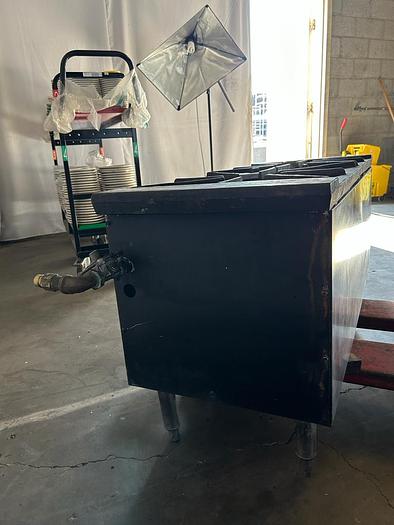Used DUAL BURNER GAS STOCK POT RANGE ./
