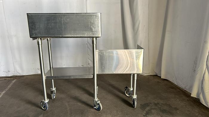 Used STANLESS STEEL EQUIPMENT STAND !