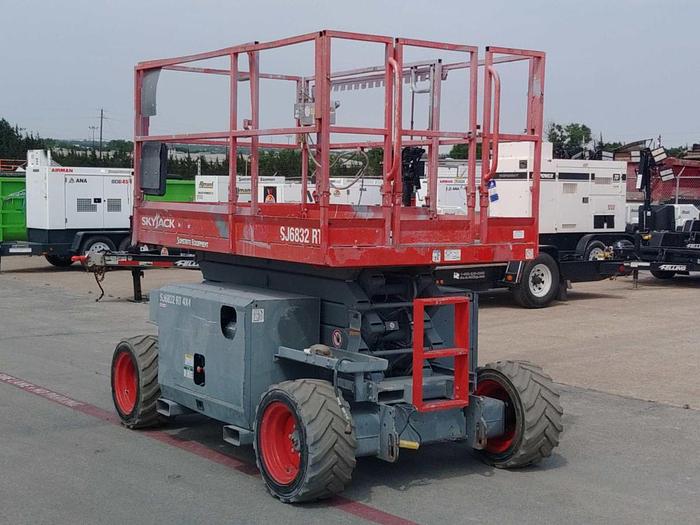 Used Scissor Lift-32' 4Wd Engine