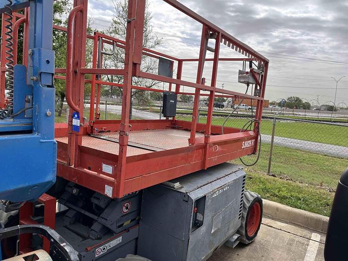 Used Scissor Lift-26' 4Wd Engine