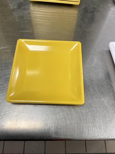 Used PLATES AND SMALL WARES !