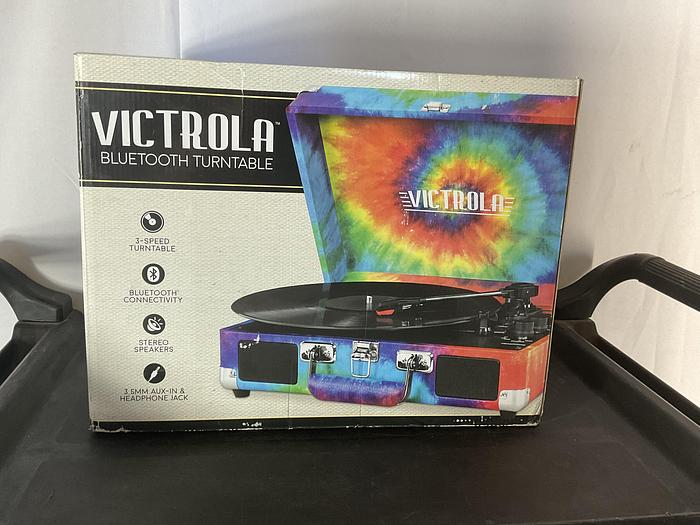 VICTROLA  SUITCASE RECORD PLAYER- VSC-550BT*