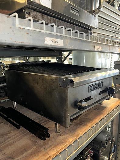 Used AMERICAN RANGE CHARBRIOLER COUNTERTOP 4 BURNERS !
