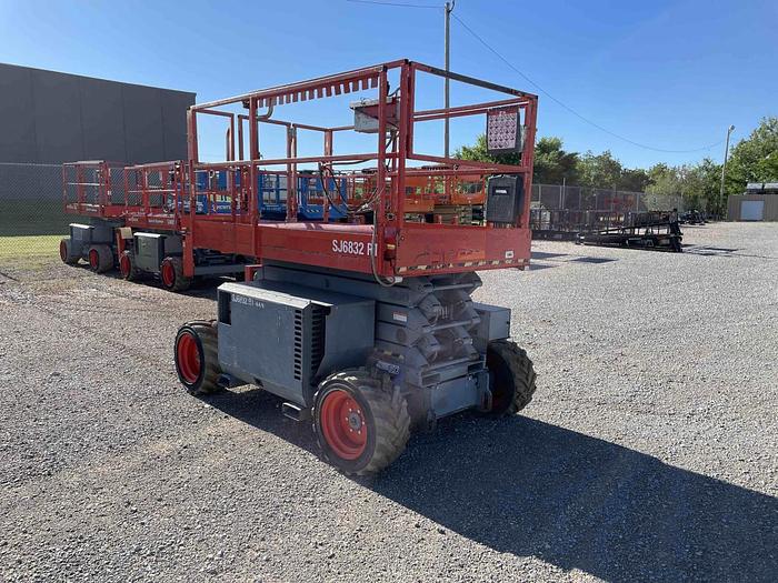 Used Scissor Lift-32' 4Wd Engine*