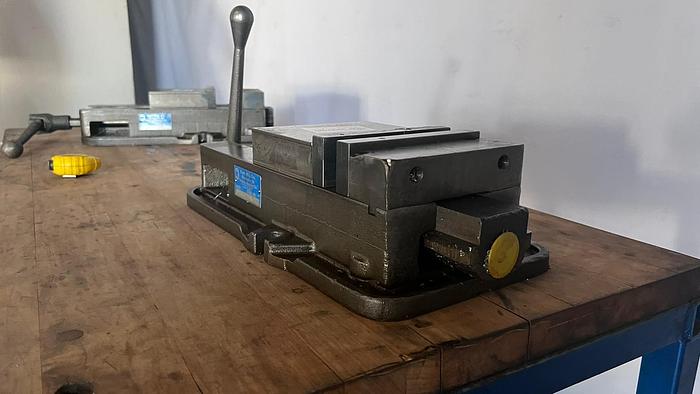 Used KURT VISE-D675