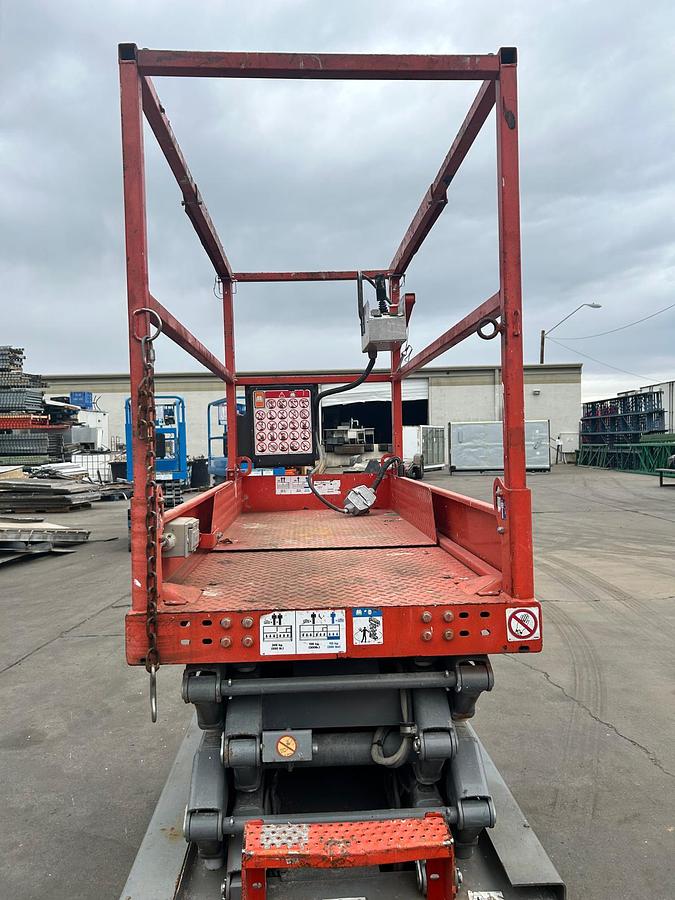 Used SKYJACK 3219 SCISSOR LIFT
