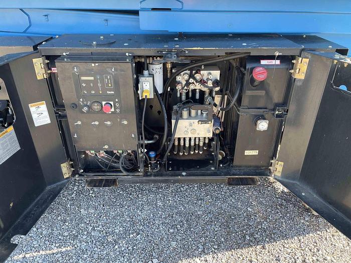 Used Scissor Lift-26' 4Wd Engine/