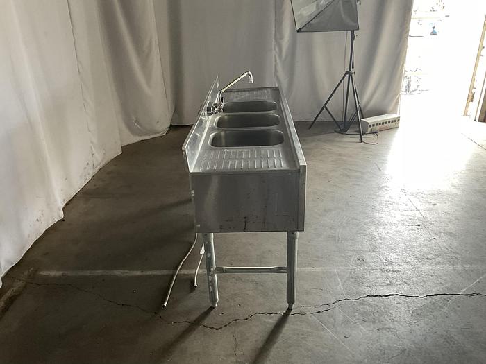 Used 5FT 3 COMPARMENT COMMERCIAL STAINLESS STEEL SINK WITH DRYBOARD