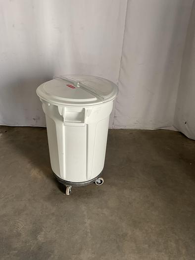 Used RUBBERMAID 32 GAL. BRUTE CONTAINER WITH LID AND DOLLIE